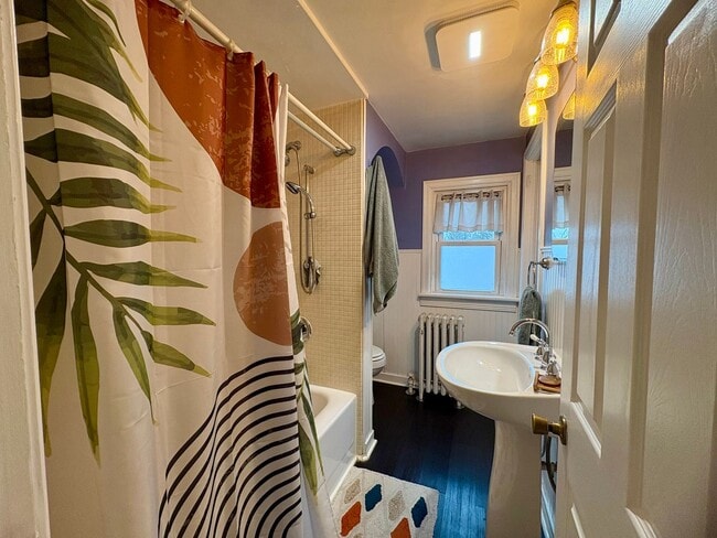 Building Photo - 3 Bedroom 1 Bathroom in Harrisburg!