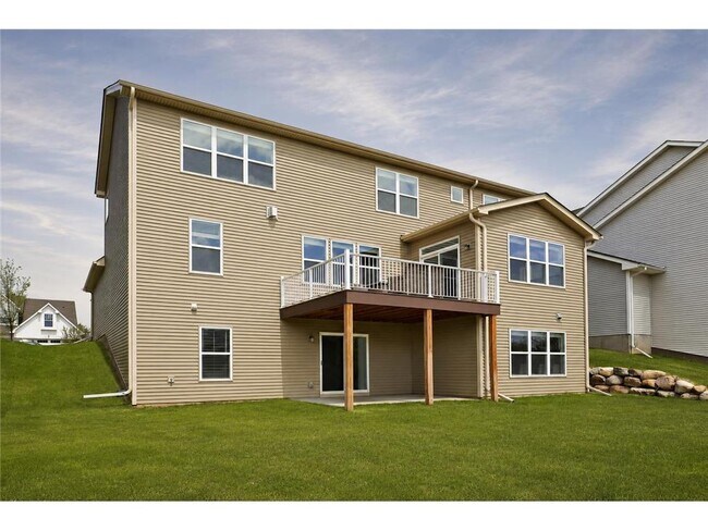 Building Photo - 6332 Apple Ct