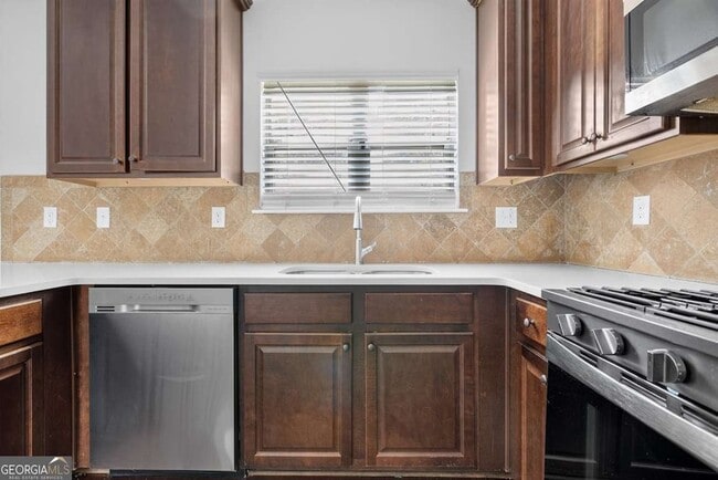 Building Photo - 2210 Apple Orchard Way