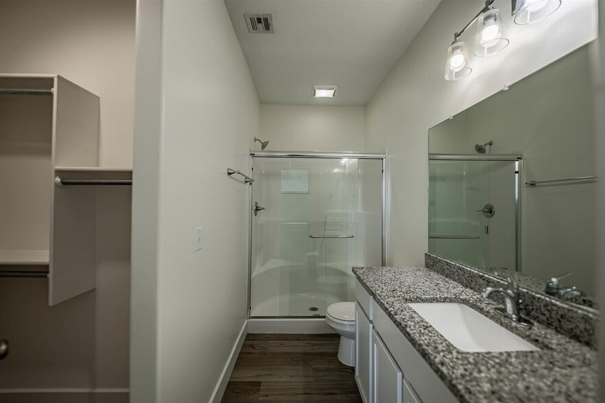 Building Photo - 5746 Bristol St