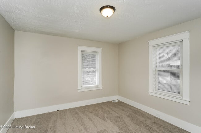 Building Photo - 1812 W Gaulbert Ave