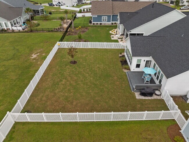 Building Photo - "Coastal Comfort Awaits: Spacious 3-Bed, 3-Bath Home in Holly Ridge!"