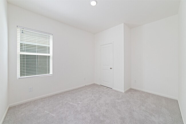 Building Photo - 31030 Gayle Prairie Oaks St