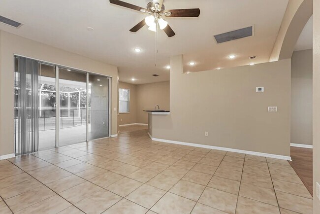 Building Photo - 1613 Loriana St