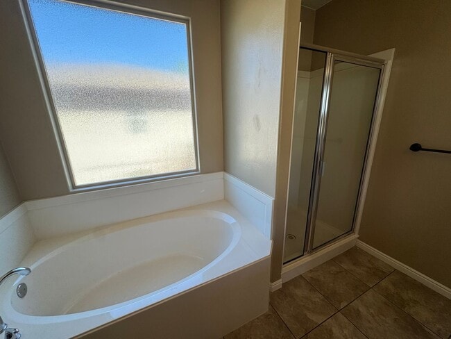 Building Photo - PRICE JUST REDUCED! Highly Desirable Lakota Ridge!