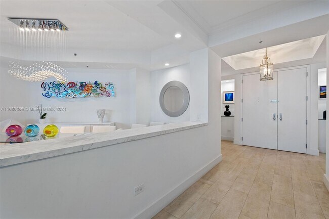 Building Photo - 808 Brickell Key Dr