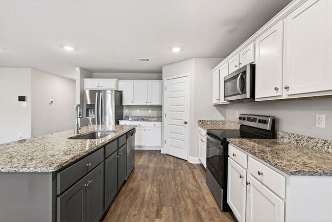 Building Photo - 6550 Eastland Cir