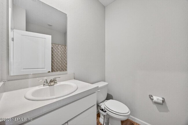 Building Photo - 14790 Cashew Ave