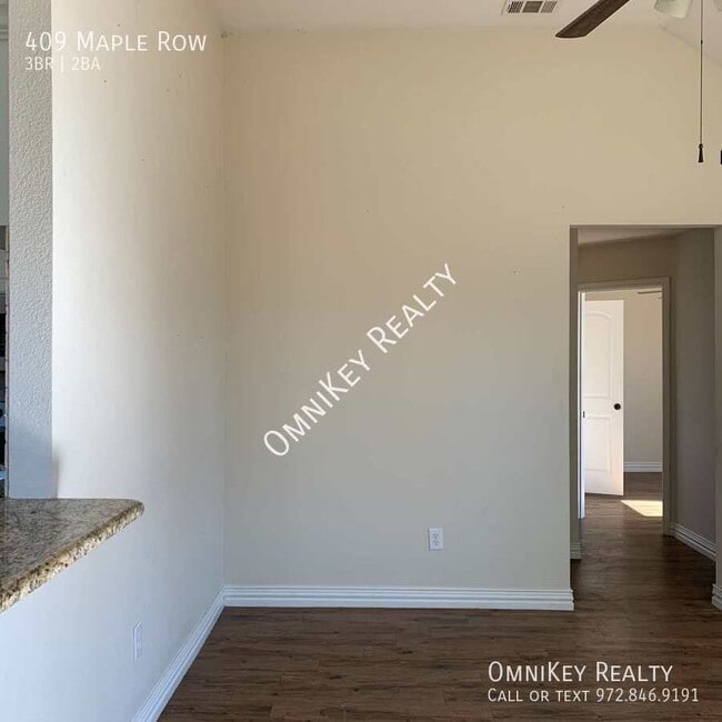 Building Photo - 409 Maple Row