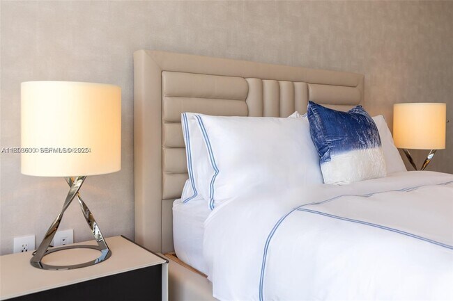 Building Photo - 17975 Collins Ave