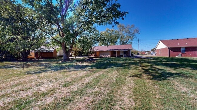 Building Photo - 8614 Burleson Ln