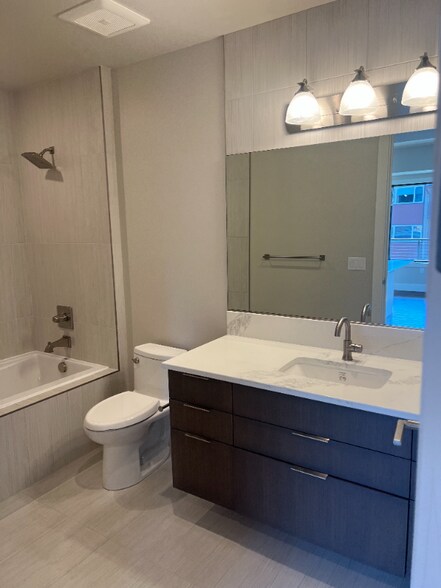 Building Photo - 1579 W Riverstone Dr
