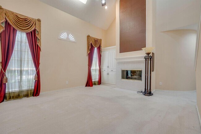 Building Photo - 2613 Brookside Dr