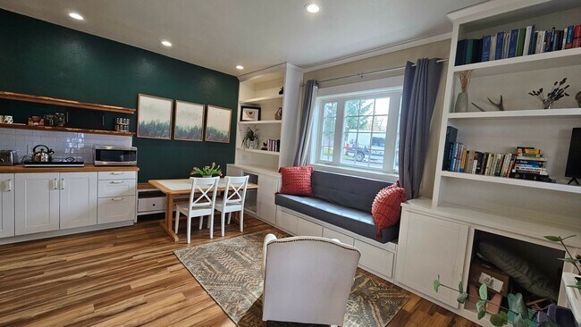 Building Photo - Fully Furnished House plus Mother-in-law suite - Lake Views & Access - Winter Rental Only