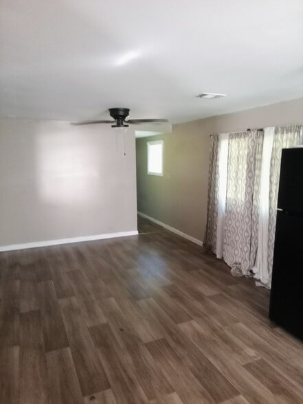 Building Photo - 1153 Hodson Dr