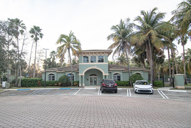 Building Photo - 350 Crestwood Cir