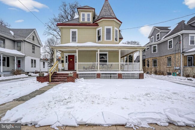 Building Photo - 127 7th Ave