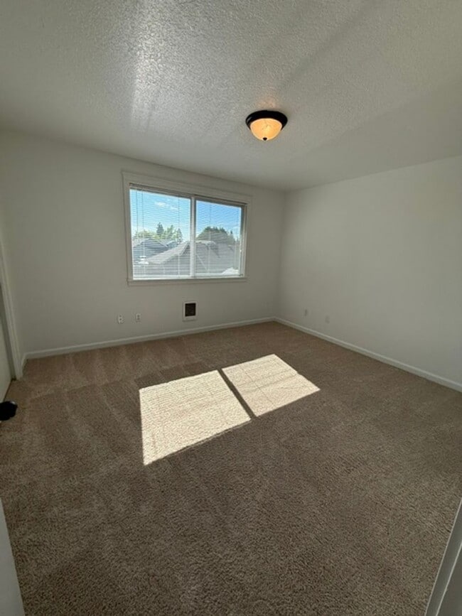Building Photo - TLD184