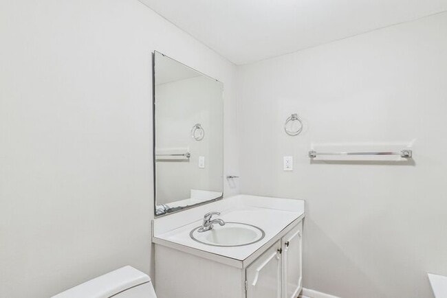 Building Photo - Large Home in Guilford Hills, Hardwood Flo...