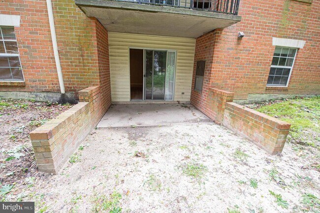 Building Photo - 800 College Ln
