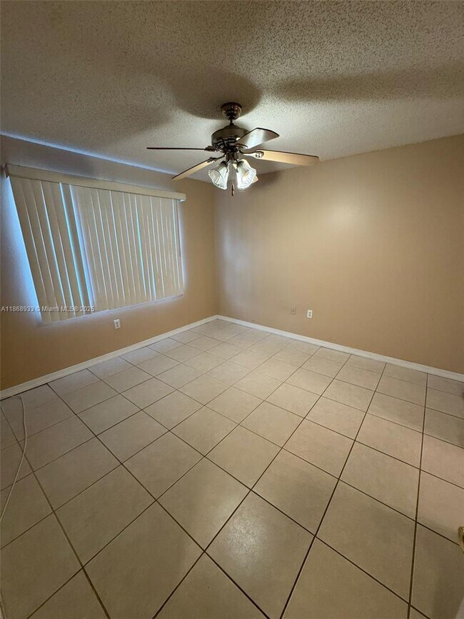 Building Photo - 5040 Terrace Palms Cir