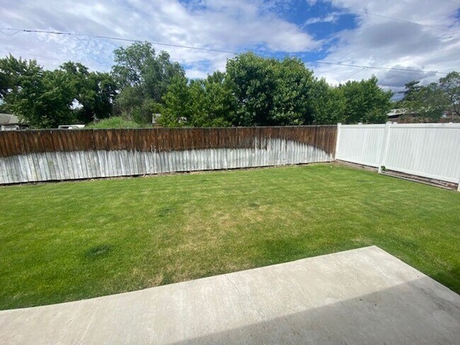 Building Photo - S519