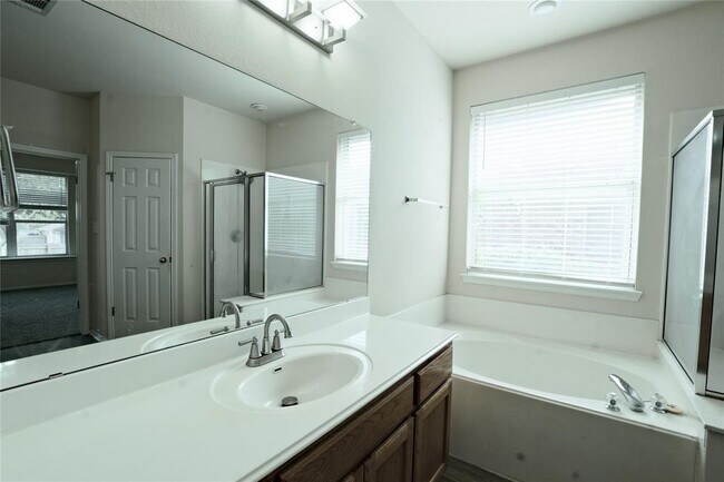 Building Photo - 704 Thrush Dr