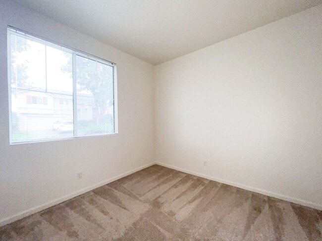 Building Photo - Corner Lot in Windrift Community