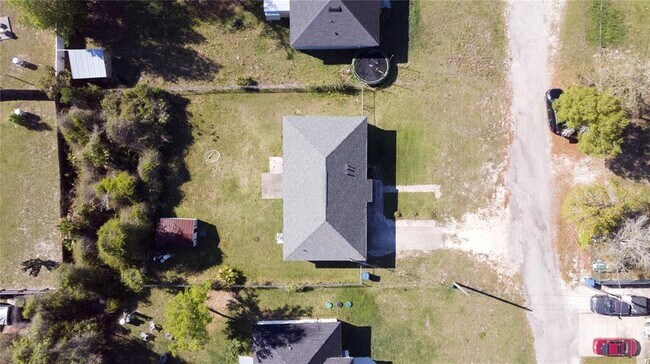 Building Photo - 825 Charles Ave