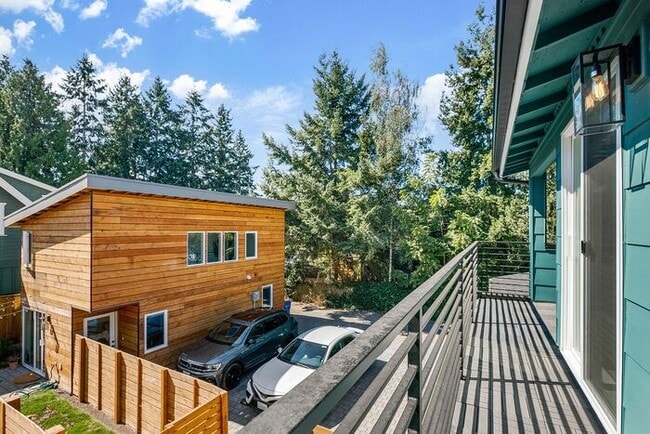 Building Photo - Fresh AIR CONDITIONED Arbor Lane Beauty!