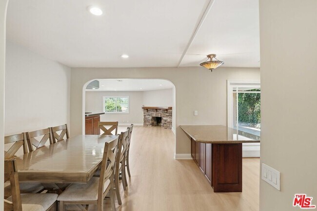 Building Photo - 6646 Franrivers Ave