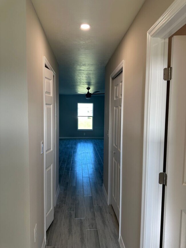 Building Photo - Beautiful 4/2 Newer Construction- Available Now