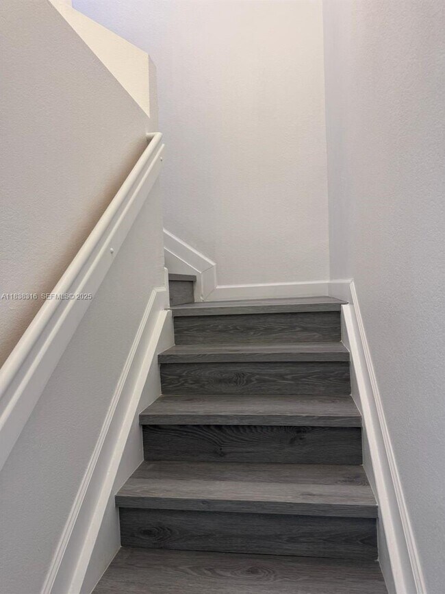 Building Photo - 3757 SE 2nd Dr