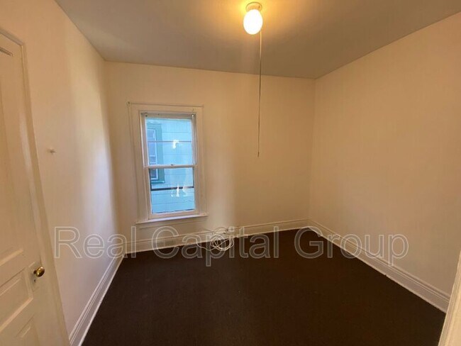 Building Photo - 408 Woodlawn Ave
