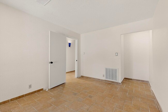 Building Photo - 6500 Martin Ct NE