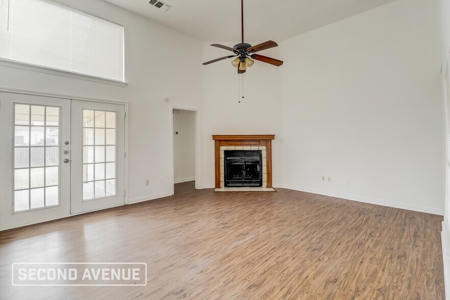 Building Photo - 8802 Briarwood Dr