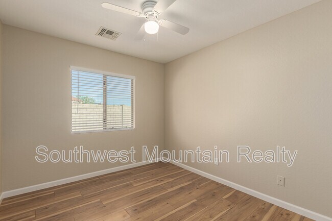 Building Photo - 3625 E Del Rio Dr