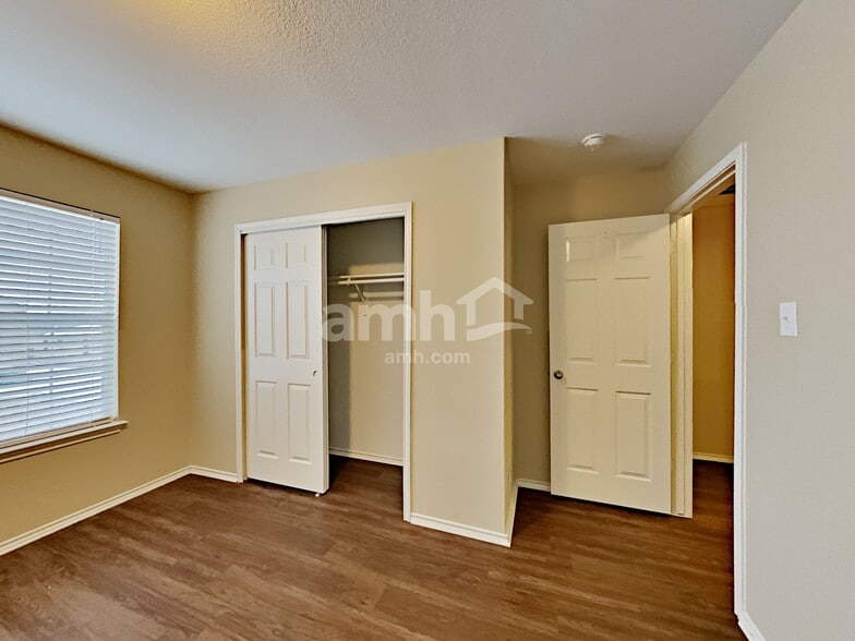 Building Photo - 455 Dolly Dr