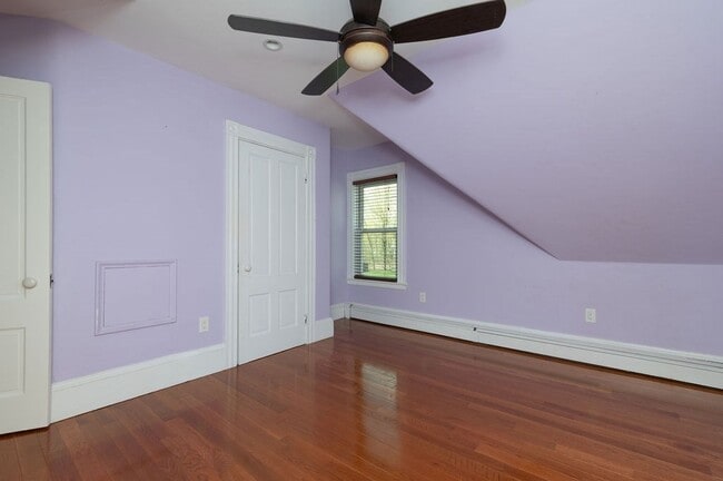 Building Photo - 44 Custer St