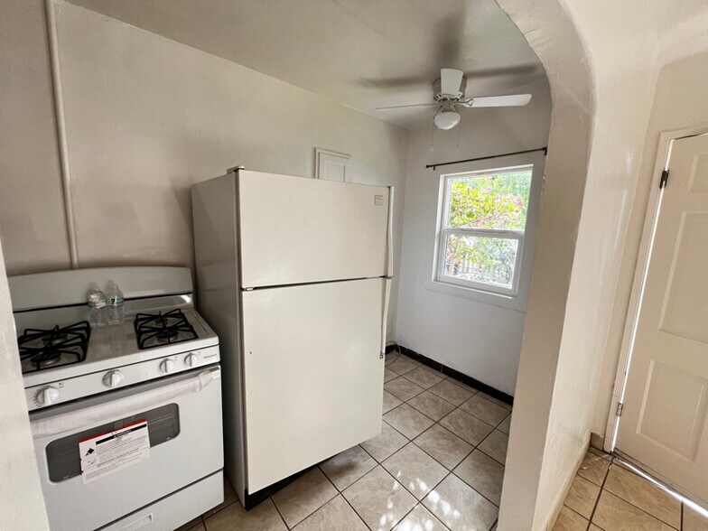 Building Photo - 563 S 1st Ave