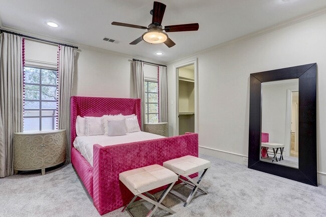 Building Photo - 3749 Olympia Dr