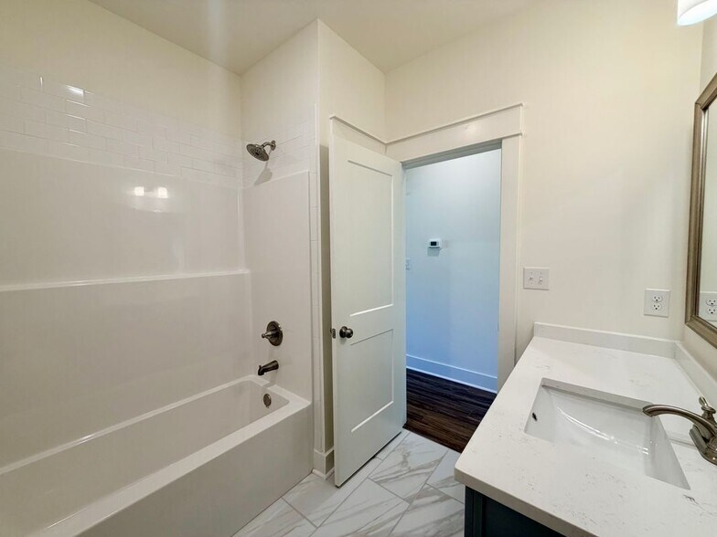 Building Photo - 513 Bristleleaf Path