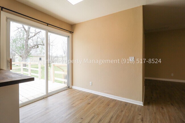 Building Photo - 3 Bed | 2.5 Bath in Oologah!