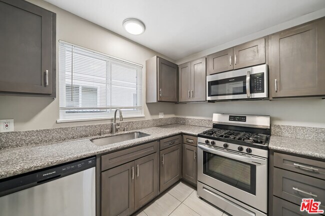 Building Photo - 3646 Carmona Ave