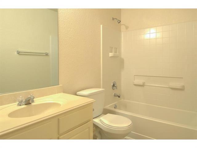 Building Photo - 3216 Chesington Dr
