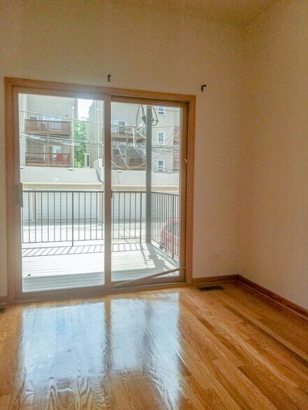Building Photo - 1321 W Belmont Ave