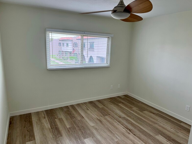 Building Photo - 2810 E Clarendon Ave