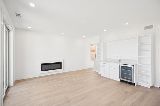 Building Photo - 2323 N Lister Ave