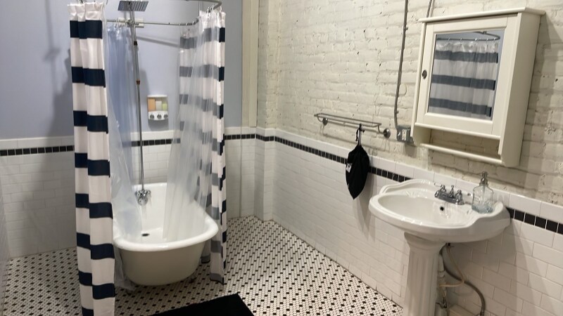 Building Photo - 1009 Jefferson St