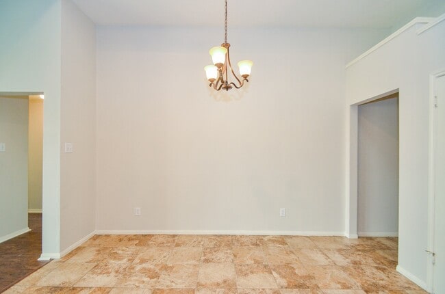 Building Photo - 2218 Millerton Ln